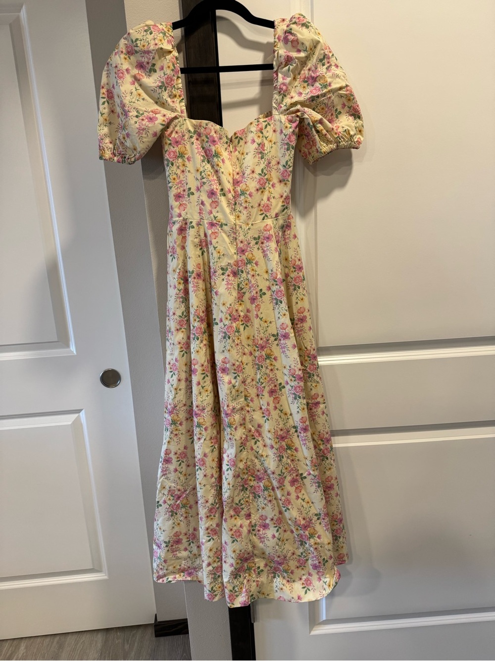 House of CB Yellow Floral Maxi Dress with Puff Sleeves - Picture 2 of 4